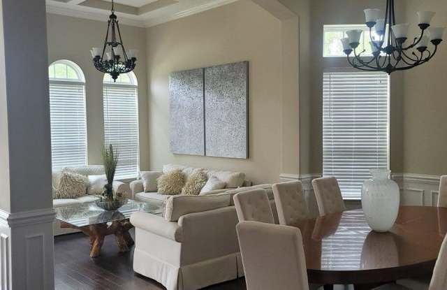 305 ELLSWORTH Circle Gallery 2