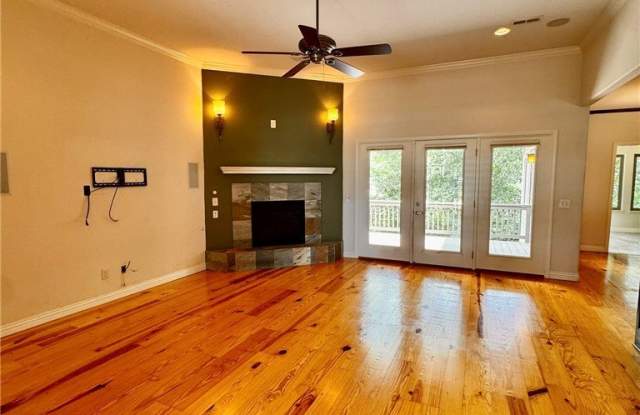 723 Lakeview Drive Gallery 4