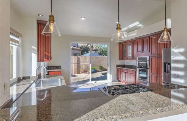 1500 Country Hollow Drive photos photos