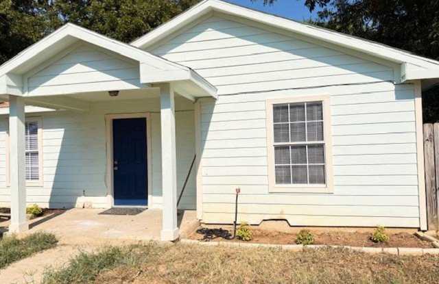 Two Homes / One Lot / Versatile Uses / Remodeled / Rockdale, TX /Ready for Move In! photos photos
