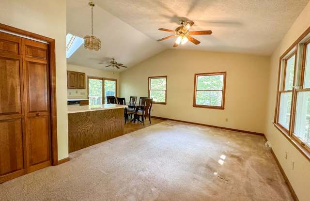 4Bed/2.5Bath Lake Monticello Rental Gallery 2