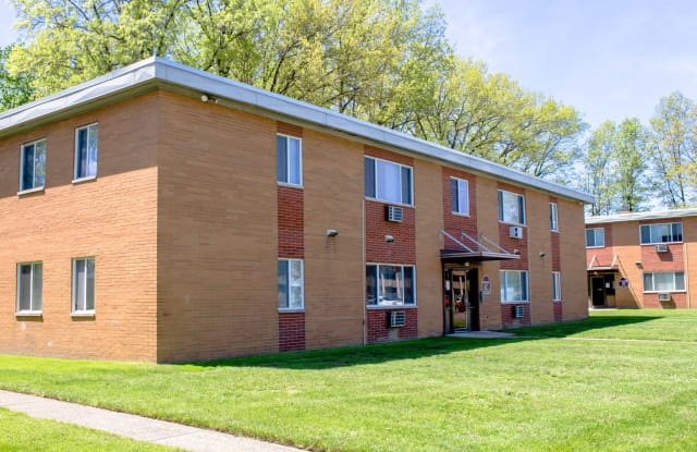 Maple Eastlake Apartments Gallery 2