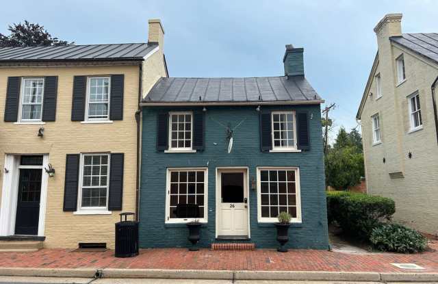 Well-Appointed Apartment Ready for move-in located in Historic Downtown Leesburg. photos photos