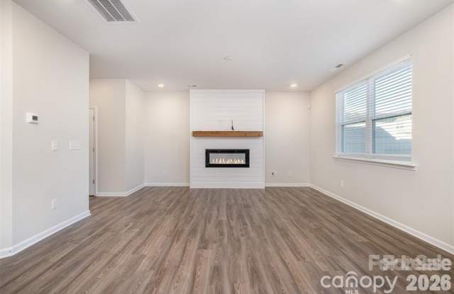 3034 Eastcott Avenue Gallery 3