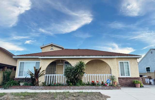 Charming 3-Bedroom Front Home in Lakewood photos photos