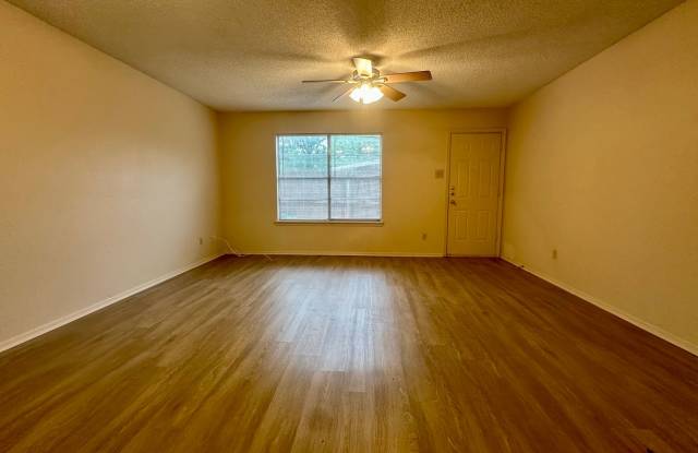Townhome *Leasing Special Available* Gallery 3