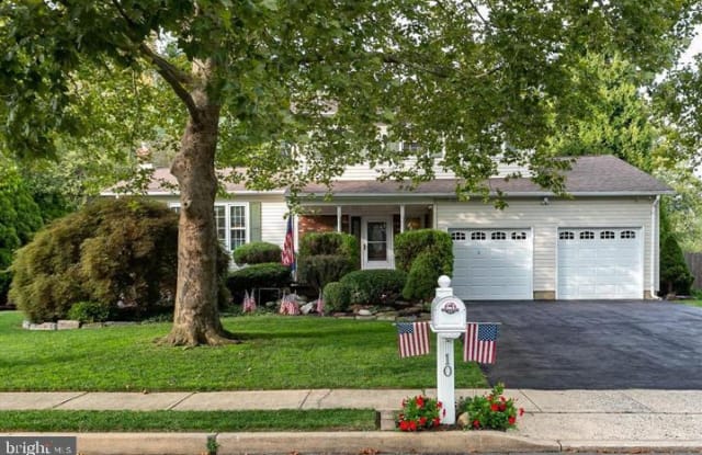 10 STRASSBERG COURT - 10 Strassberg Court, Hamilton Square, NJ 08690