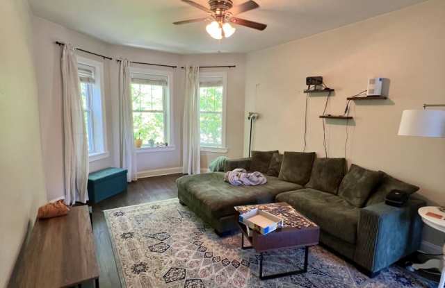 3709 N Hoyne Gallery 1