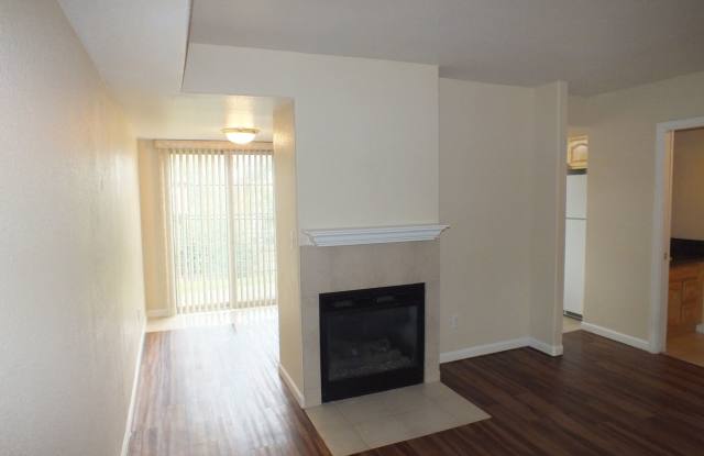 Cameron Park 2/1.5 townhouse style apt photos photos