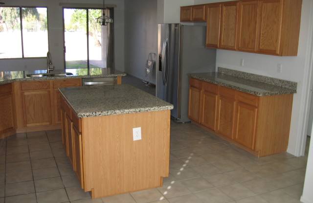 1556 N Hibbert -- Gallery 3