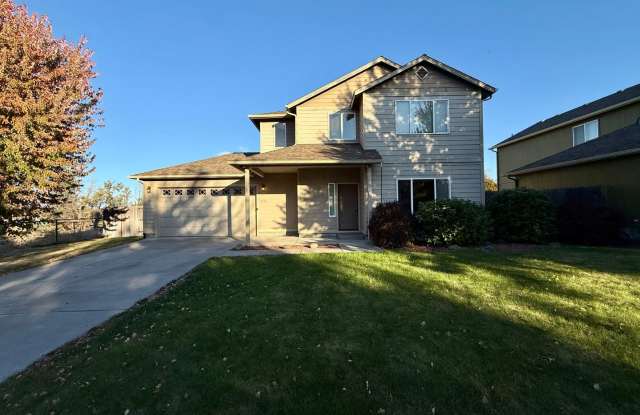 !!SCHEDULE A TOUR TO SEE THIS BEAUTIFUL SPACIOUS HOME ON A CORNER LOT IN REDMOND!! photos photos
