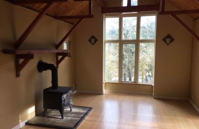 4 BD/3.5 Bath home available 05/10/2026 in the South Hills photos photos