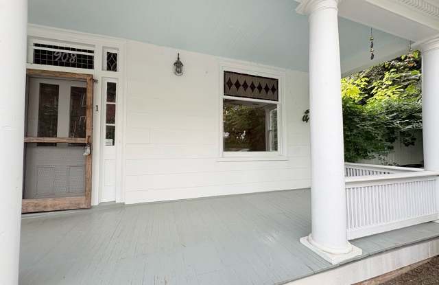 908 West Beverley Street - 1 Gallery 4