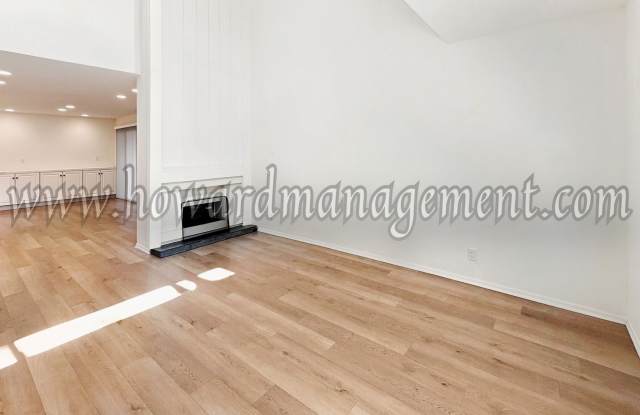 LAKE VIEW in LA! Majestic townhouse with high ceilings, three patios and lake view! photos photos