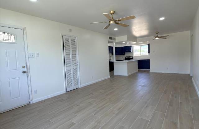 7605 PARKLAND Drive Gallery 4