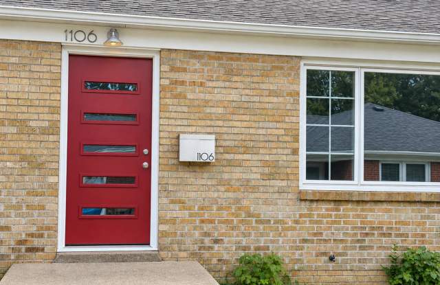Beautifully Renovated 3-Bedroom Unit With Private Laundry Gallery 3