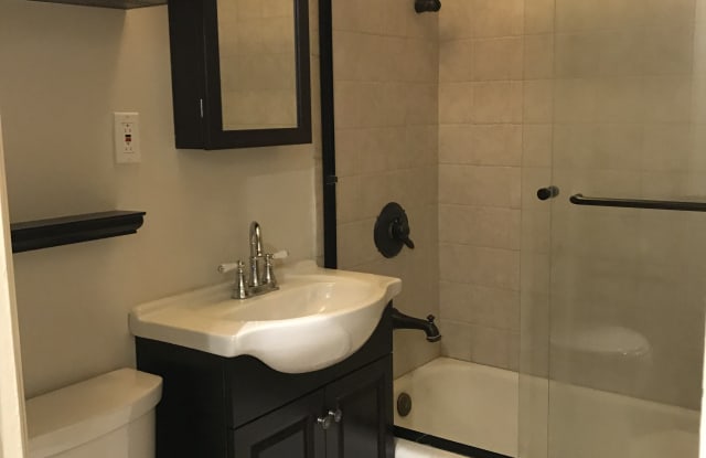 5184 Etiwanda Ave - 5184 N Etiwanda Ave, Los Angeles, CA 91356