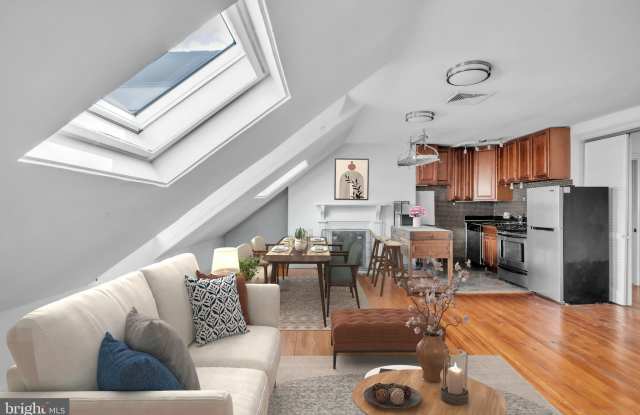 704 S WASHINGTON Square - 704 South Washington Square, Philadelphia, PA 19106