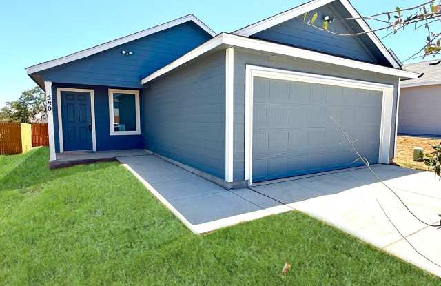 *MOVE IN SPECIAL* FIRST TIME RENTAL 3 Bedroom / 2 Bath Home w/ 2 Car Garage! photos photos