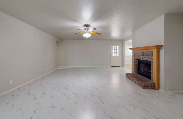 Spacious 4 Bedroom Home with Fresh Updates & Large Yard Gallery 4