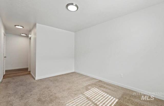 Unbeatable Meridian Home! 3 Bedroom Plus Office! Gallery 4