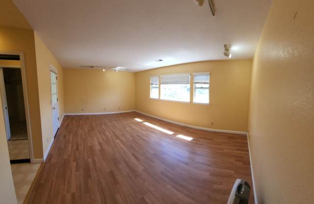 5 Bedroom 3 Bath close to Poly, hiking and shopping!! photos photos