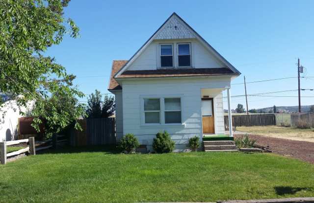 Historic/2-Story/3 Bdr/1 Bth, 1,439 Sq. Ft Country Home photos photos