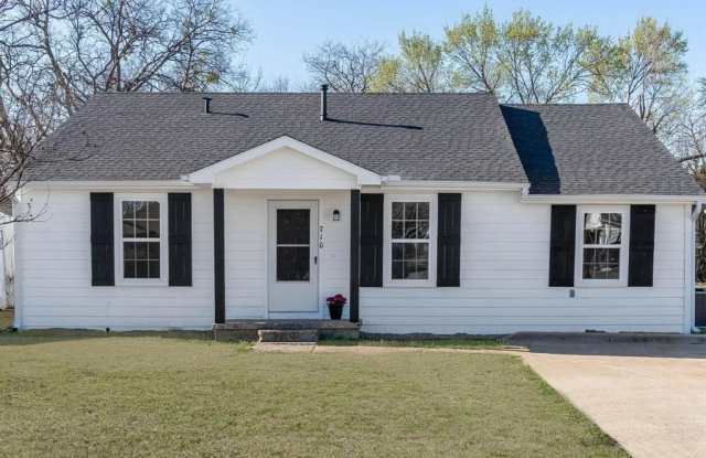 710 W Elm Street photos photos