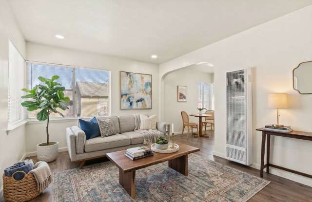 Recently Remodeled 1 Bedroom Duplex Unit Looking for a new tenant! photos photos