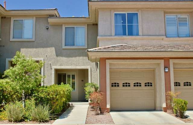 UPGRADED & BEAUTIFUL GATED 3 BEDROOM CONDO! Gallery 1