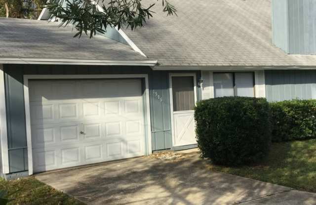 Spacious townhome with open floor plan. photos photos