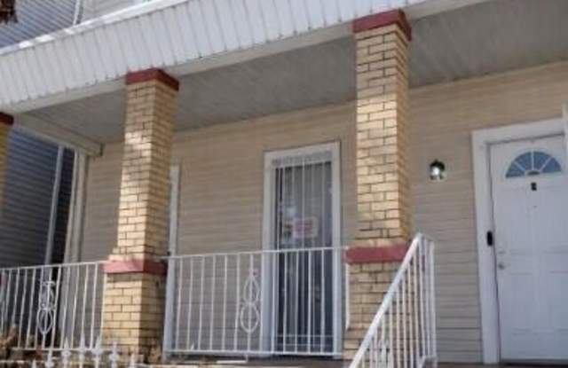 861 Summit Avenue unit: 2 photos photos