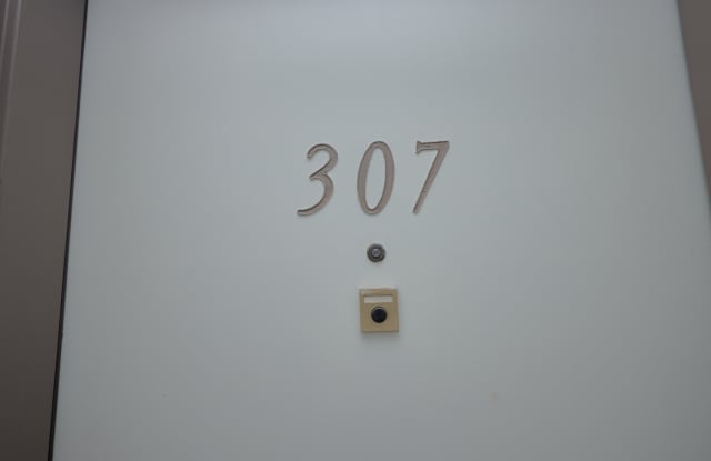 1333-1335 N La Brea Ave Gallery 2