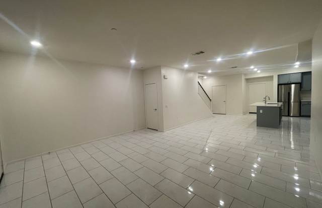 Spacious 4 Bedroom, 3.5 Bathroom Townhome photos photos