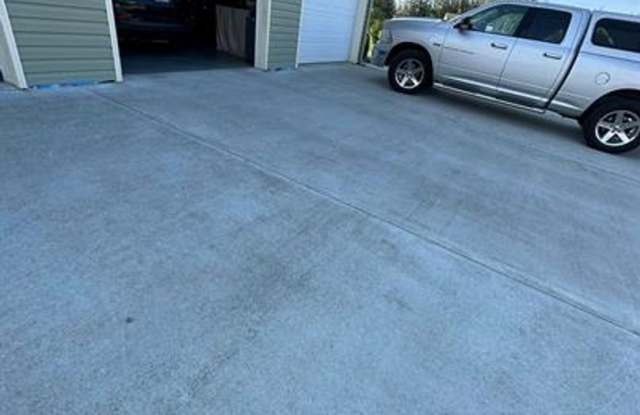 4 bedroom, 3 bathroom, 3 car garage in the heart of North Pole Gallery 4