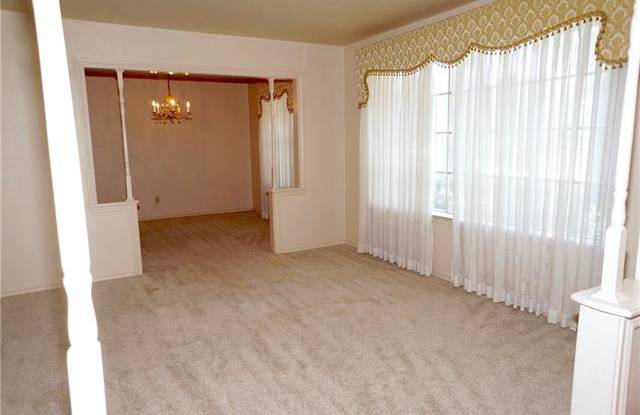 2033 Midcrest Drive Gallery 3