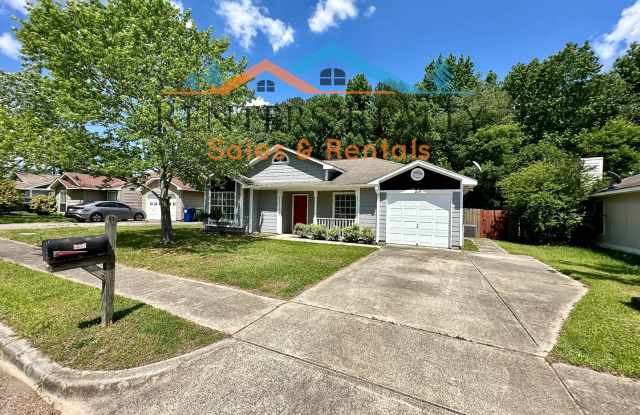 3 Bedroom House with Open Floor Plan & Privacy Fence Gallery 3