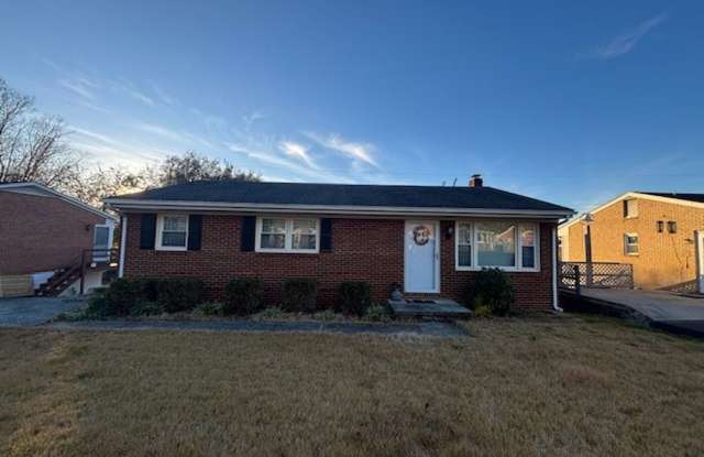 4 Bedroom 2 Bath in Monterey Neighborhood - 4523 Long Acre Drive Northeast, Roanoke, VA 24019