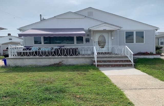16 E Colmar - 16 East Colmar Circle, Margate City, NJ 08402