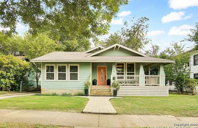 1038 W Mistletoe photos photos