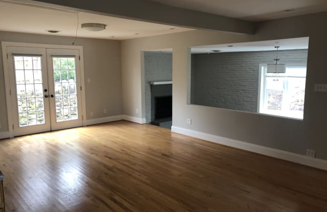 830 Oakview Dr - 830 Oakview Drive, Salem, VA 24153