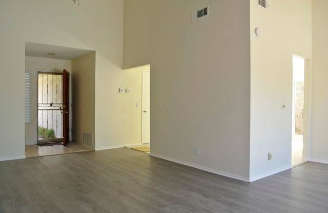 3Bed/2Bath with a Pool in Oceanside~ Navajo Gallery 3