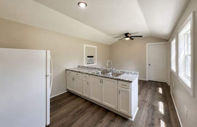 1 Bed/ 1 Bath Tiny Home in Newark! photos photos 1 Bed/ 1 Bath Tiny Home in Newark! photos photos