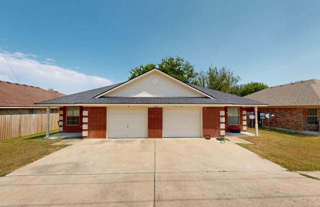 2 WEEKS FREE RENT + $1,295 + EVP FLOORING IN NOLANVILLE! Gallery 1