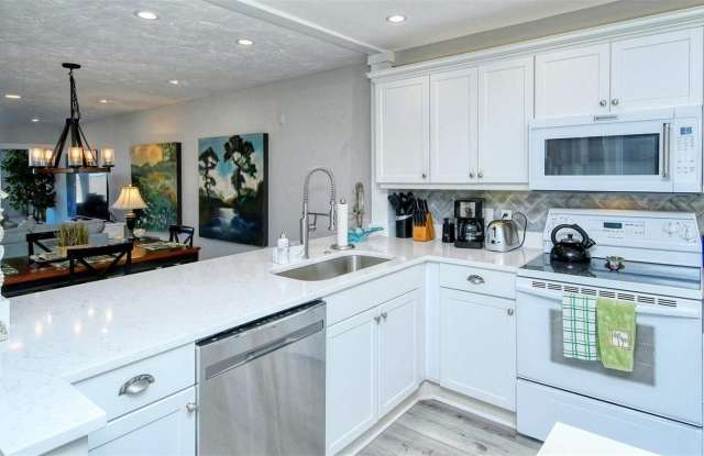 1255 E PEPPERTREE Drive Gallery 4