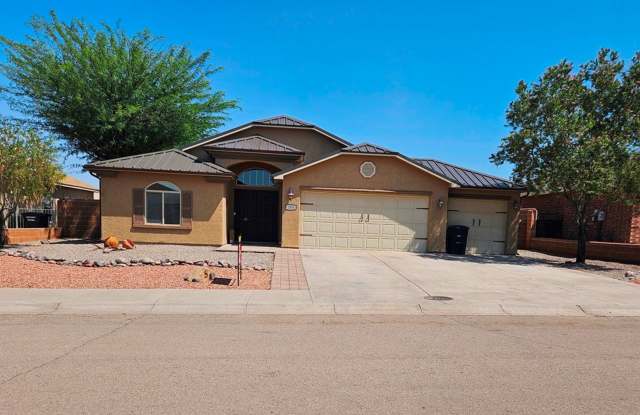 Beautiful Golf Course Area Home with 4 Bedrooms/2 Baths  Refrigerated Air photos photos