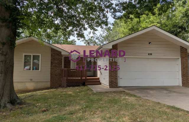 Large 4 Bedroom Home - 839 South Mission Avenue, Springfield, MO 65809
