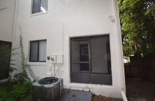 2 Bedroom, 2 Bath Townhouse For Rent at 910 Sumter Street Leesburg, Fl. 34748 Gallery 4