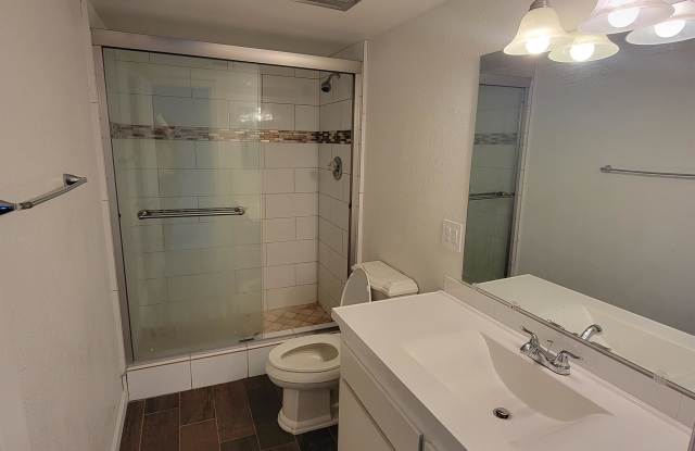 3230 East Pinchot Avenue - 24Unit #24 Gallery 2