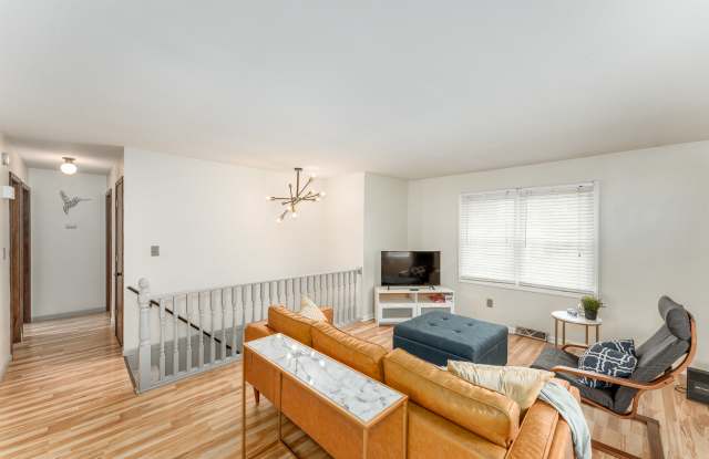 2256 Countrywood Dr Se - 2256 Countrywood Drive Southeast, Kentwood, MI 49508